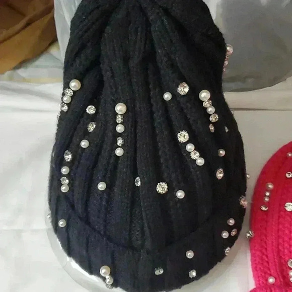 Hello Kitty beanie adored with rhinestones/pearls - Picture 7 of 9